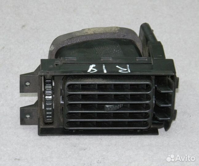 Дефлектор левый Renault 19 98г 7700812993