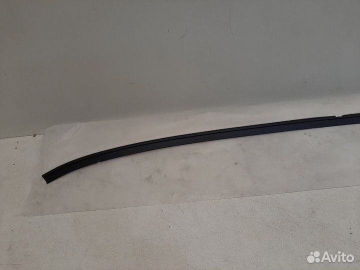 Молдинг лобового стекла передний Toyota Camry V70