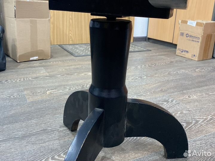 Стул для пианино винтовой