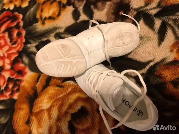 Кроссовки для чирлидинга