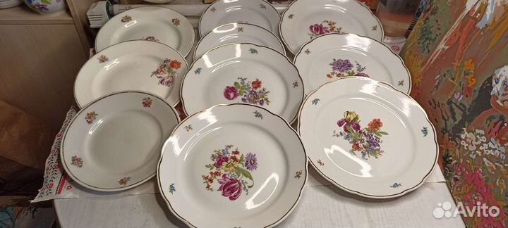 Тарелки и блюдца