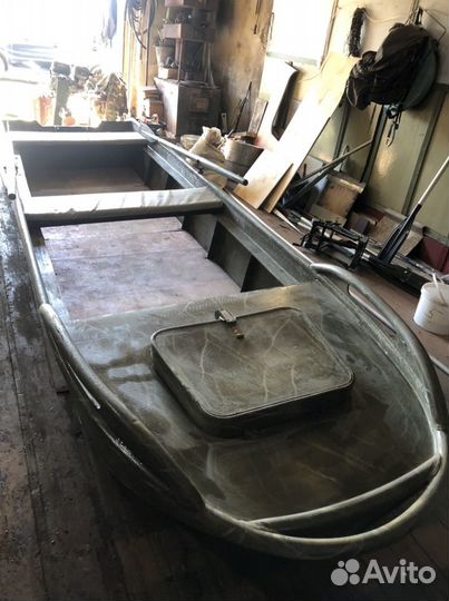 Продаётся лодка