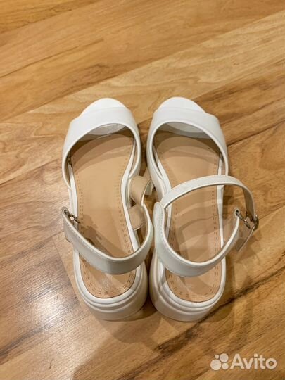 Босоножки бу женские 40