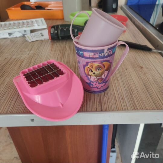 Овощерезка и кружки детские