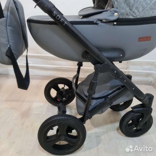 Коляска 3 в 1 эко кожа в отличном состоянии