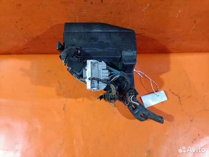 Блок предохранителей Mitsubishi Chariot grandis N84W