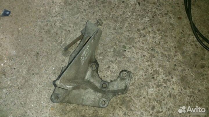 Кронштейн крепление насоса гур Subaru Outback