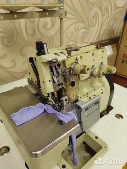 Швейная машина оверлок