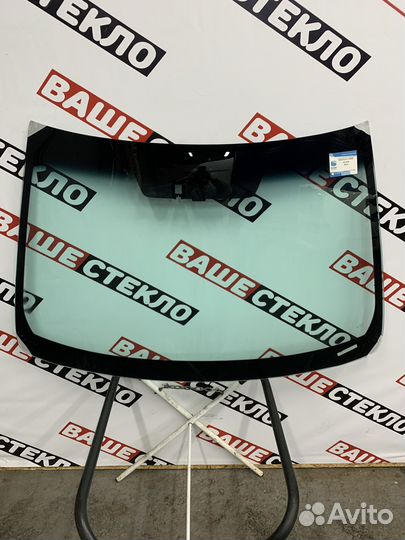 Лобовое стекло Lexus NX300