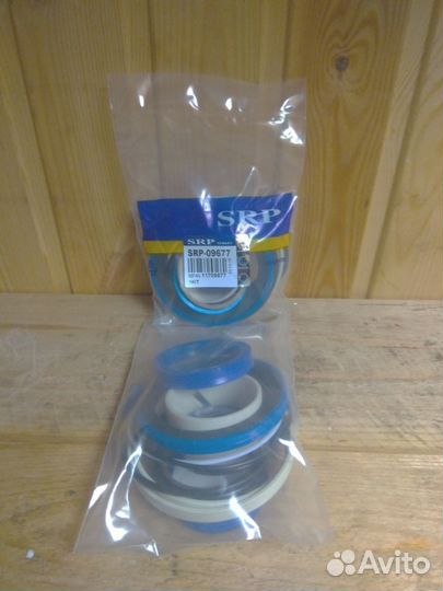 Уплотнения 11709677 цилиндр поворота Вольво BL71