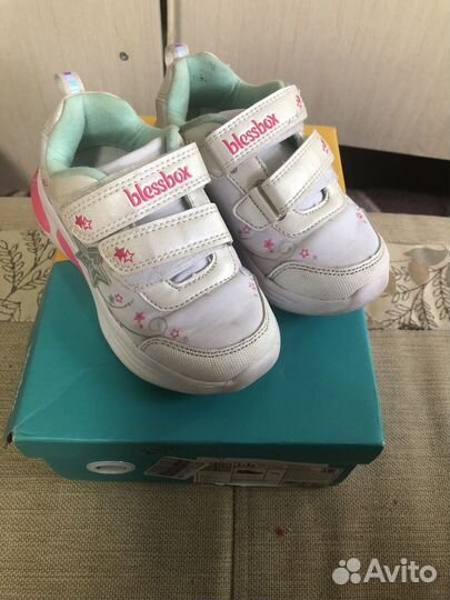 Кроссовки для девочки
