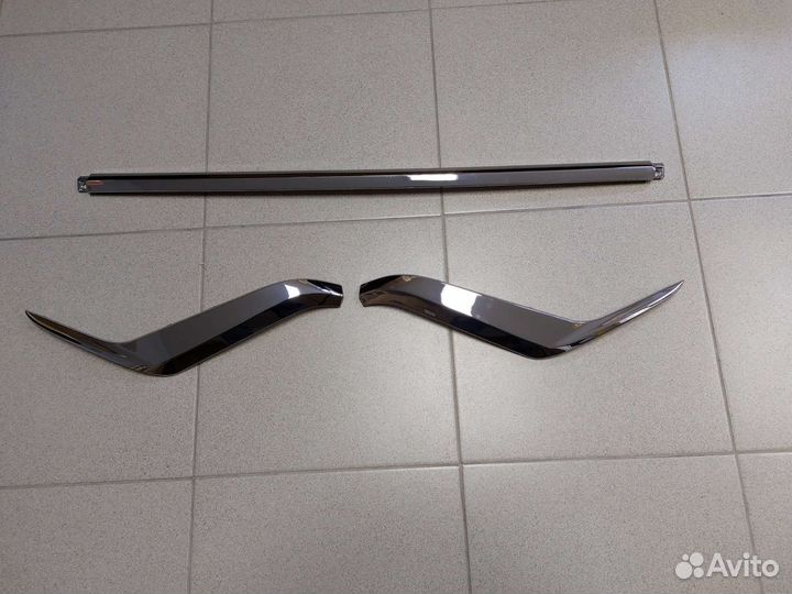 Молдинг переднего бампера Land Cruiser Executive