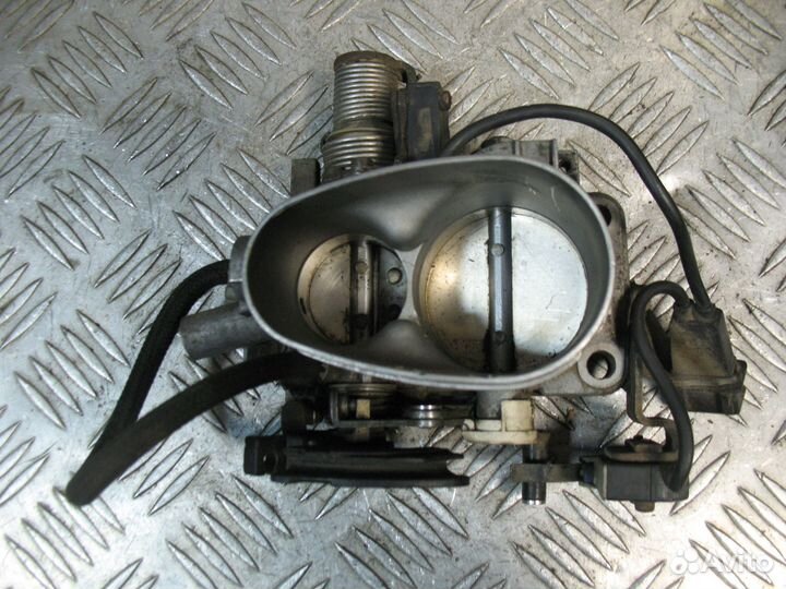 Заслонка дроссельная Audi 100 C3 2.0 RT