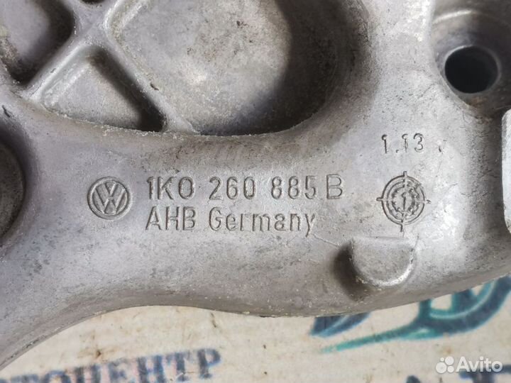 Кронштейн компрессора кондиционера Volkswagen Golf