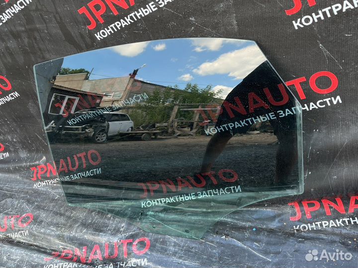 Стекло двери заднее правое Audi A4 B8