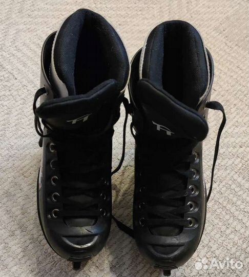 Коньки хоккейные