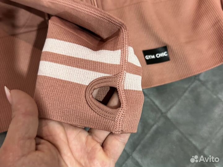 Костюм для фитнеса новый 46