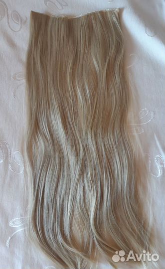 Волосы на заколках русые