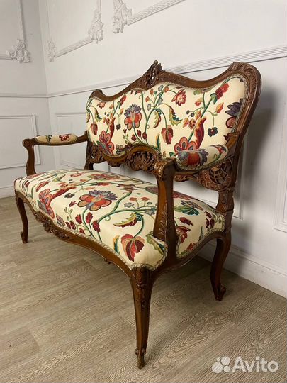 Антикварный диван-канапе