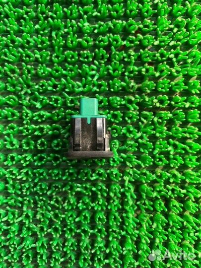 Кнопка открывания двери багажника Chevrolet Tahoe