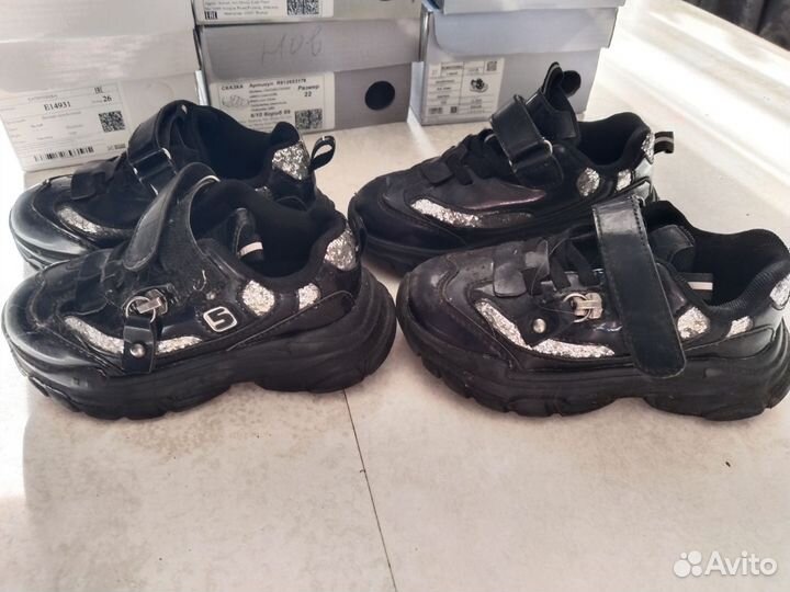 Кроссовки для двойняшек