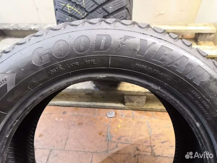 Goodyear Ultragrip Ice Arctic 235/55 R17