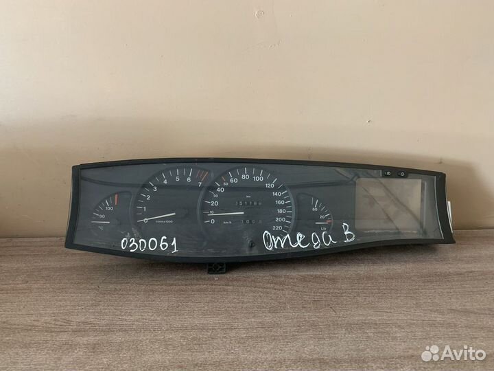Панель приборов Опель Омега В