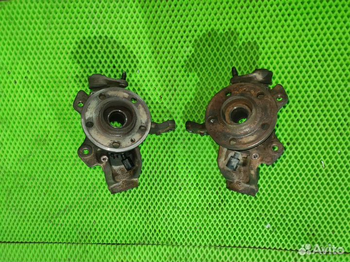 Кулак передний Volkswagen Polo