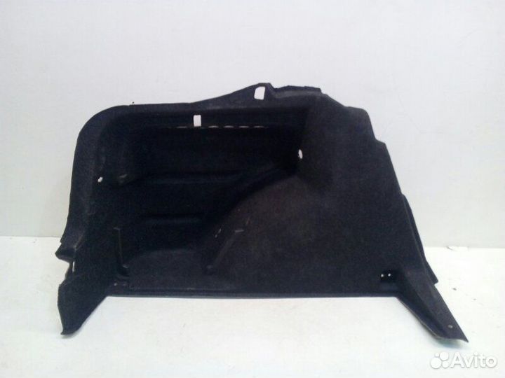Обшивка багажника задняя левая Skoda Rapid 1