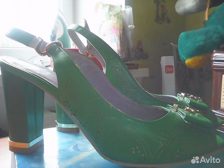 Продаются босоножки