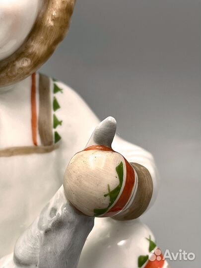 Статуэтка Якутка с севрюгой лфз