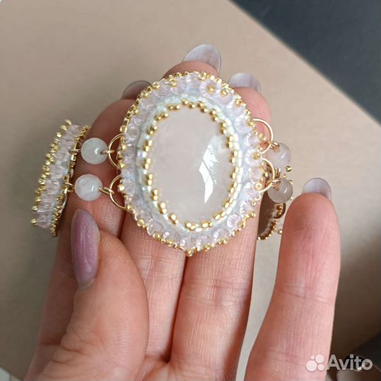 Браслет с кварцем и бисером