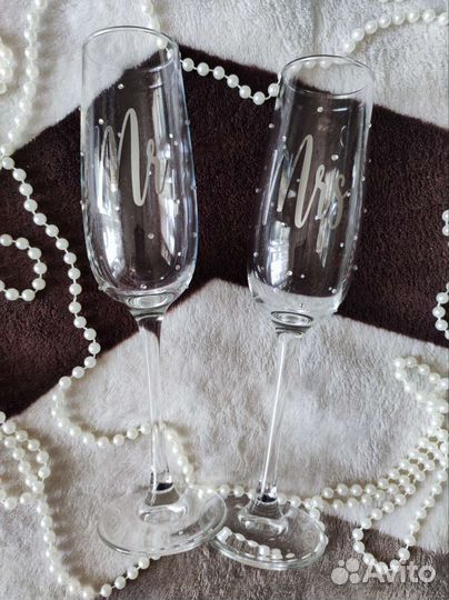 Бокалы, свечи, шампанское для свадьбы