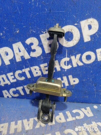 Ограничитель двери Ford Mondeo 3 седан 2006