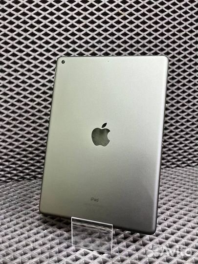 Планшет Apple iPad (8-го поколения) (12)