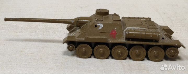 Игрушечный танк 