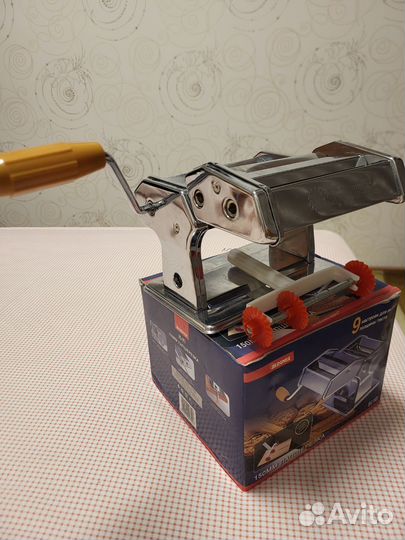 Тестораскатка для мантов, пельменей, лапшерезка