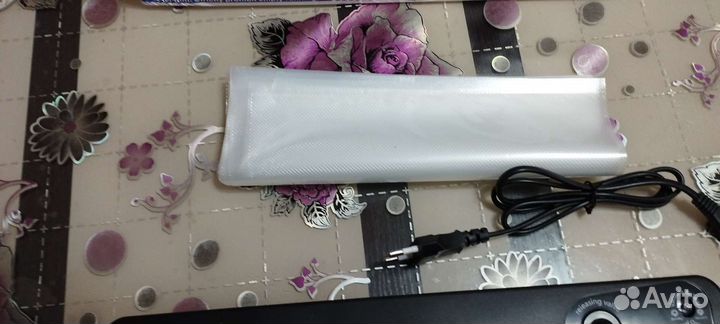 Вакуумный упаковщик продуктов