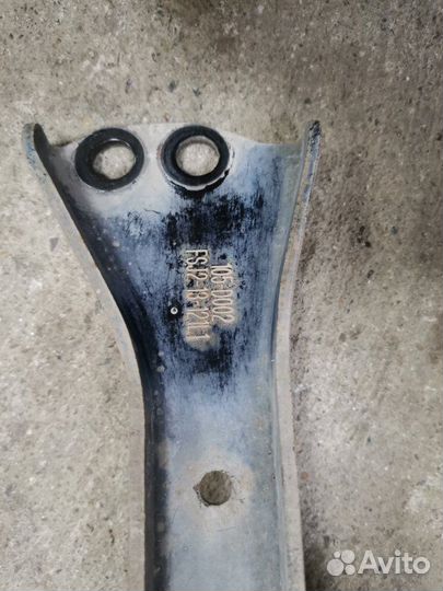 Кронштейн впускного коллектора Mazda 323