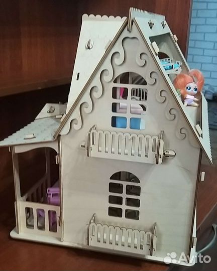 Кукольный домик с мебелью