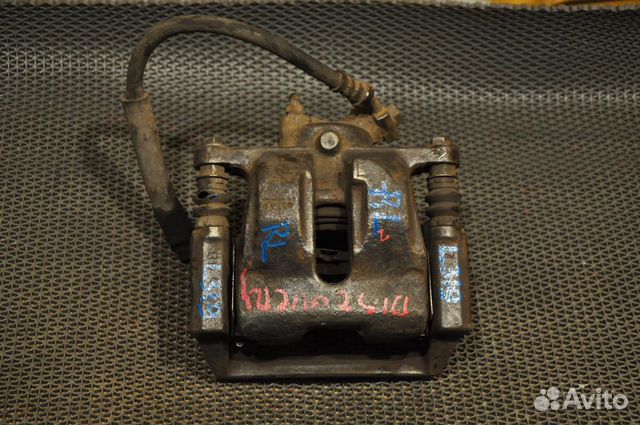 Суппорт задний левый land rover Discovery 3 L319