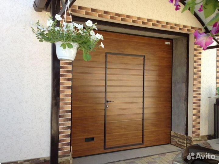 Ворота в гараж с калиткой от производителя
