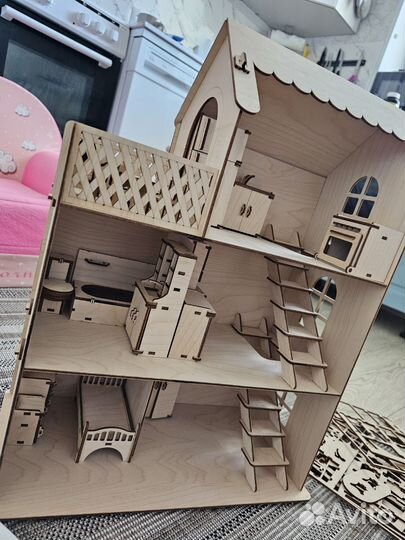 Кукольный домик с мебелью