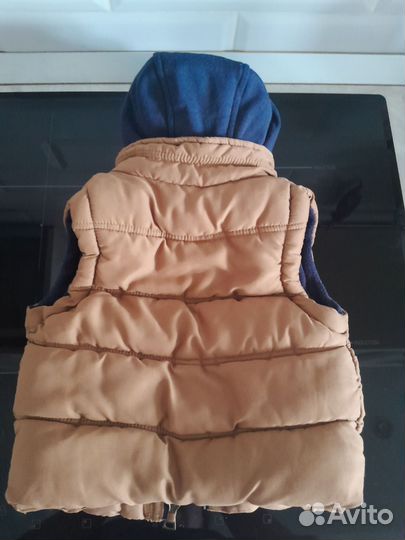 Жилетка на мальчика 80-86 и шапка 42-44