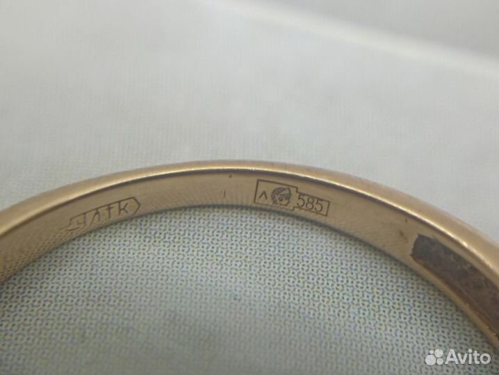 Золотое кольцо 585 пробы массой 2.1 грамма (P18)