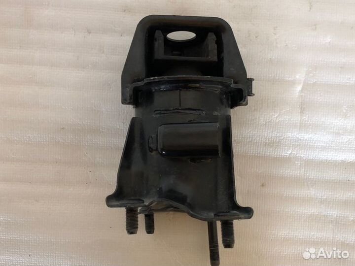 Подушка двигателя задняя Toyota Camry V70/V75