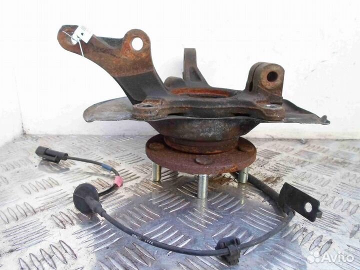 Цапфа/кулак поворотный передний правый Mitsubishi