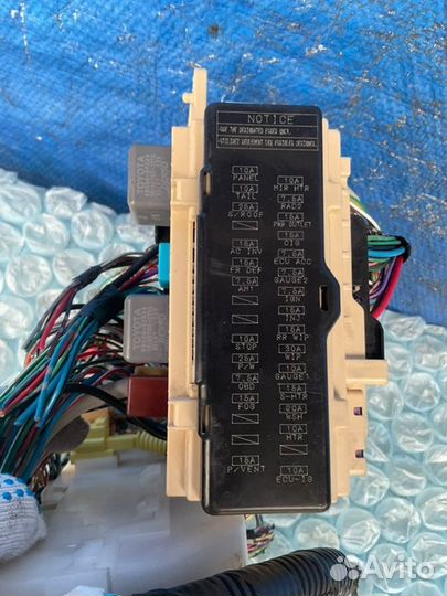 Блок предохранителей левый Toyota Sienna XL20 3.3