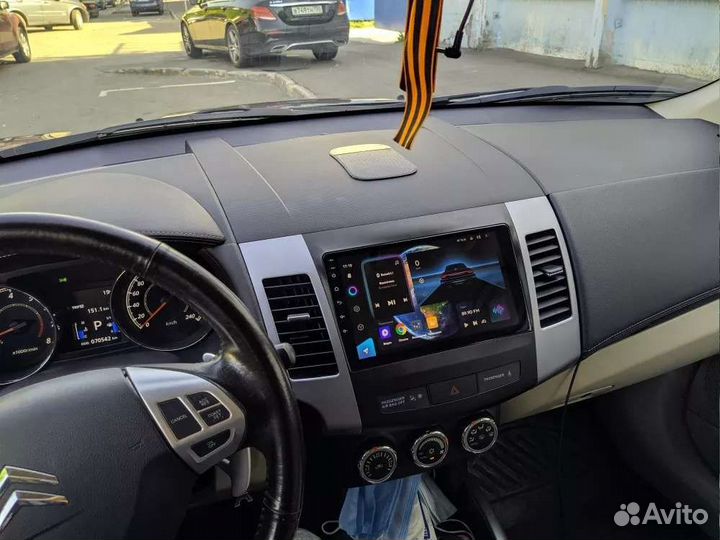Автомагнитола Teyes на Mitsubishi Outlander XL