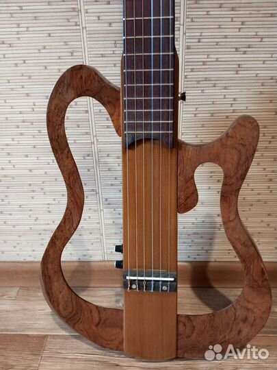 Тихая электроакустическая гитара